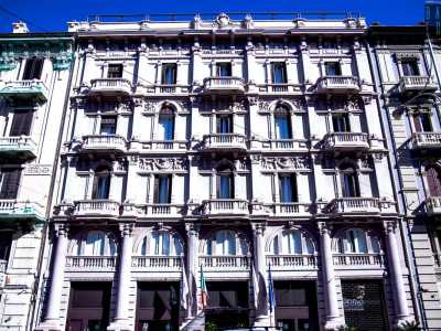 Proseguiamo il nostro viaggio su corso Cavour, l� dove si trova lo splendido edificio che ospita dal 1928 l�Hotel Oriente: Palazzo Marroccoli